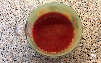 Тщательно размешиваем во избежание появления комочков.