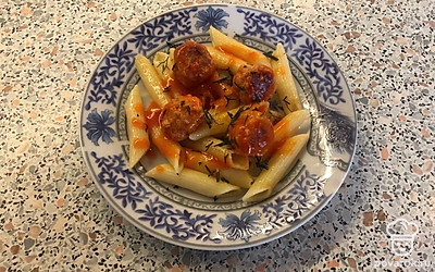 Фрикадельки можно подавать к супу или гарниру, например, к макаронам.