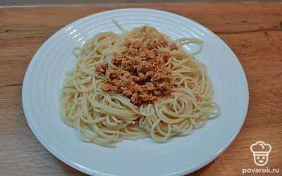 Подавать со спагетти или другими макаронными изделиями. 