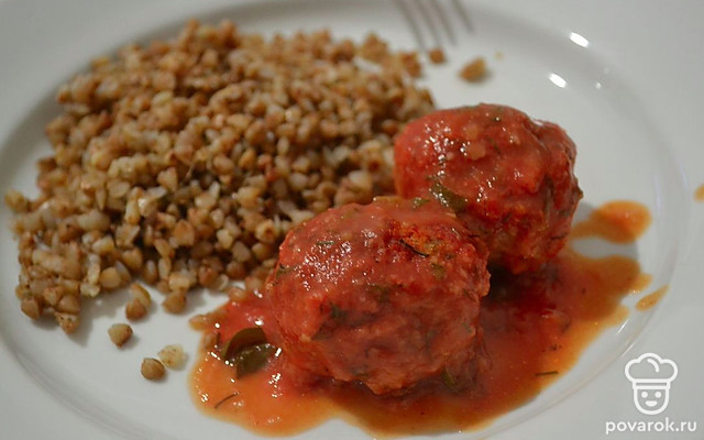 Фрикадельки под томатным соусом с травами — Рецепт с фото