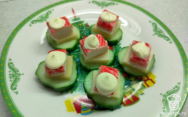 Канапе с огурцом, сыром и крабовыми палочками — Рецепт с фото