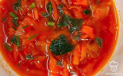 Подаем вместе с гарниром — рисом или гречкой — вместо соуса. Добавляем мелко нарезанную зелень.