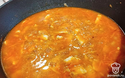 Добавить воду, посолить.