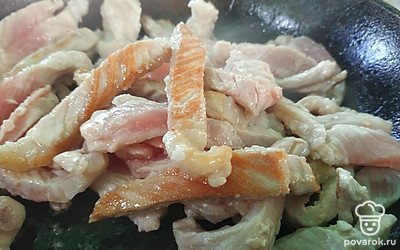 Обжарьте для придания красивой корочки и вкуса жареного мяса.