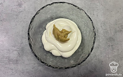 В майонез добавьте горчицу.