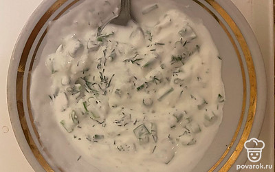 Вот такой вкусный чесночный соус со сметаной и зеленью у меня получился. Приятного аппетита!