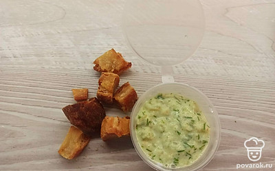 Подавайте порционно с сухариками.