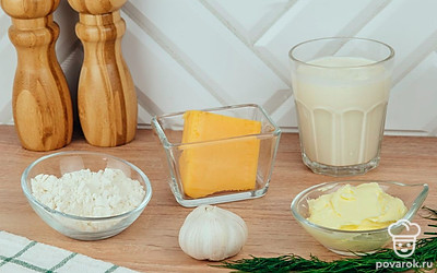 Проверьте все необходимые ингредиенты, помойте зелень, подготовьте рабочую поверхность.