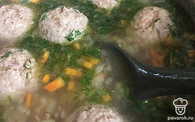 В конце добавьте мелко нарезанный укроп и выключите плиту. Суп готов, но можете дать ему настояться минут 5-10.