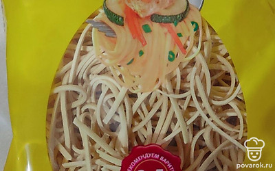 Когда картофель будет полностью готов, добавьте любую яичную лапшу. Доведите до кипения, выключите огонь, закройте крышку, дайте супу отдохнуть 2 минуты. Приятного аппетита. 