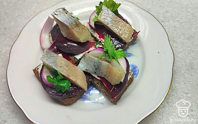 Подавайте охлажденными. 