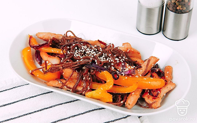 Гречневая лапша с курицей — Рецепт с фото