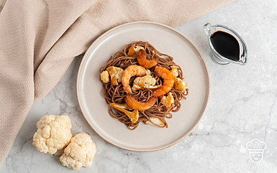 Ваша лапша готова, можно подавать ее на стол.