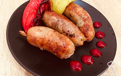 Подавайте с жареными овощами с добавлением свежей зелени и соуса сацебели.