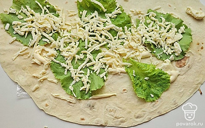 Дополните тертой брынзой.