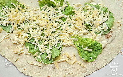 Сверху натрите другой сыр. 