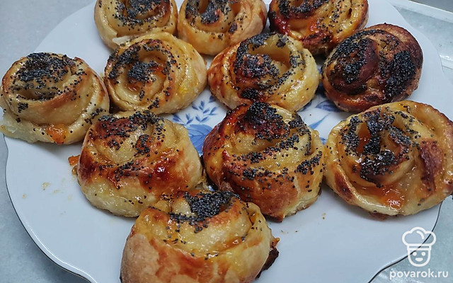 Слоеные булочки с абрикосовым джемом — Рецепт с фото