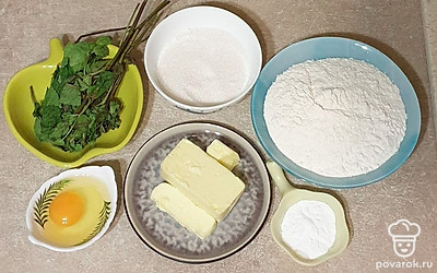 Подготовьте все ингредиенты. Сливочное масло заранее достаньте из холодильника, оно должно быть мягким.