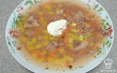 Подавайте со сметаной. 