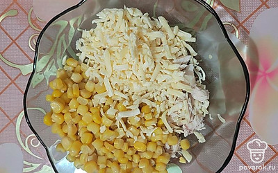 Сыр натрите на терке. 