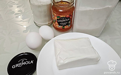 Подготовьте все ингредиенты. Разогрейте духовку до 180 градусов. 