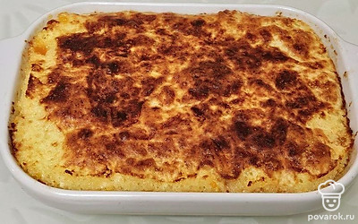 Подавайте запеканку порционно, с чашечкой ароматного кофе или чая. 