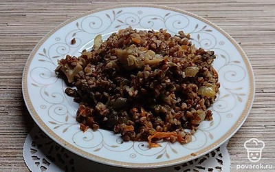 Подавайте вкусную кашу горячей.