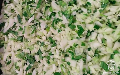 Затем выложите начинку.