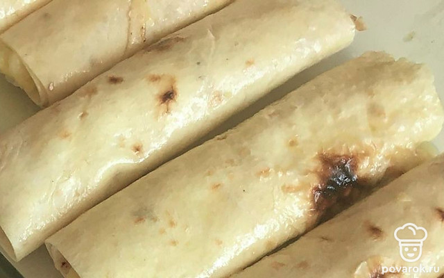 Сытные трубочки из лаваша — Рецепт с фото