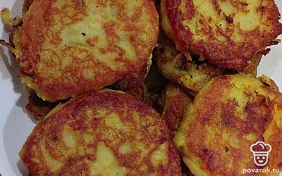 Подавайте котлеты горячими. Можно добавить сметану.