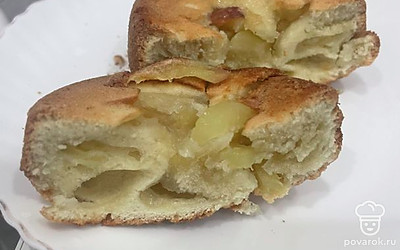 Перед подачей посыпьте булочку сахарной пудрой. Подавайте с молоком.