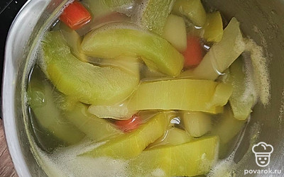 Когда закипит вода, посолите. Варите 20 минут. 