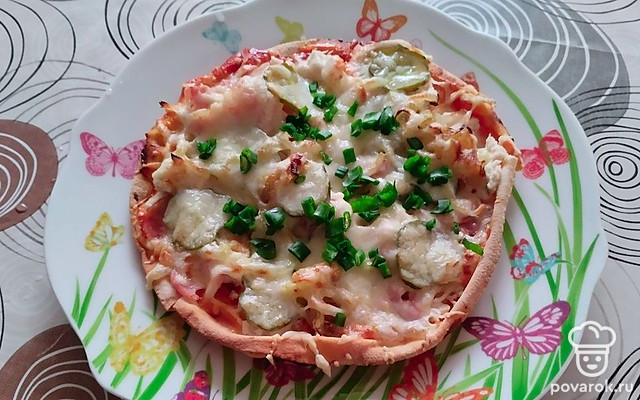 Пицца из ливанской питы с мясом и беконом — Рецепт с фото