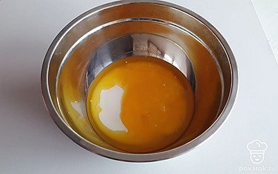 Растопите масло.