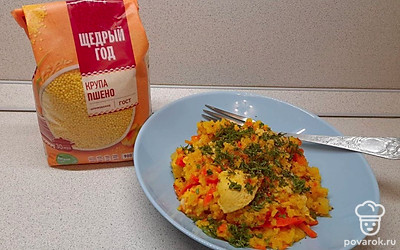 Перед подачей посыпьте пшено с курицей мелко нарезанной зеленью.