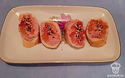 Перед подачей можно посыпать кунжутом или смесью семечек. 