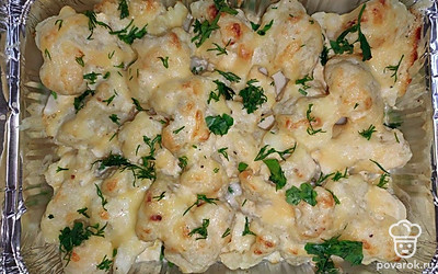 Готовое блюдо подавайте теплым, дабы сохранить вкус, а также украсьте зеленью.