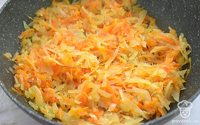 Тушите квашеную капусту 20 минут.