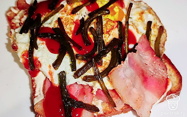 Бутерброд с беконом, яйцом и сливочным сыром — Рецепт с фото