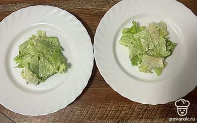 Возьмите плоские тарелки. Выложите на них айсберг.