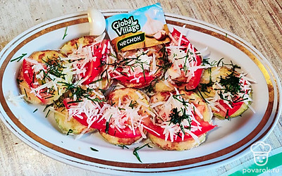 Подавайте блюдо холодным или горячим, посыпав измельченным укропом.