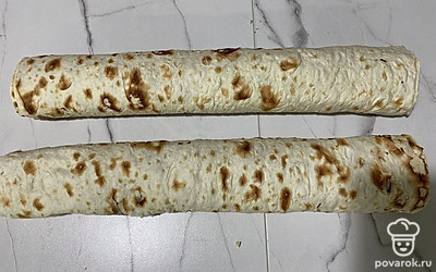 Сверните в рулет и оставьте на 1 час.