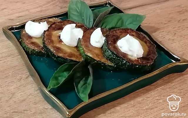 Цукини со сметанным соусом — Рецепт с фото