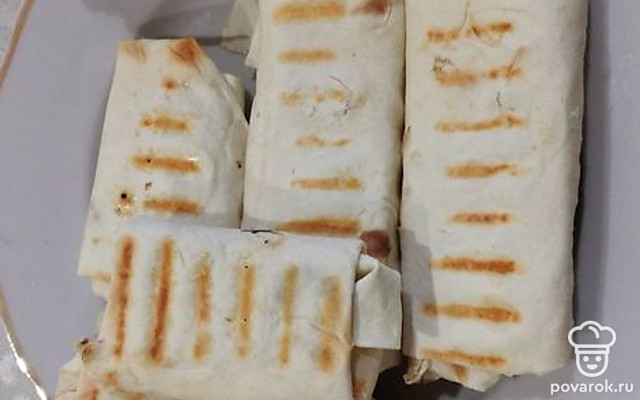 Замечательные конвертики с сыром и бананом — Рецепт с фото
