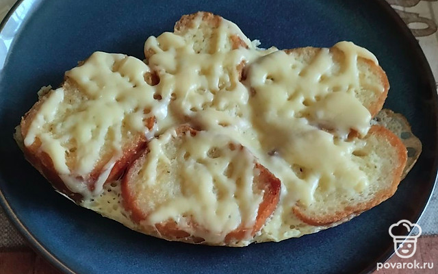 Багет с яйцом и сыром на завтрак — Рецепт с фото