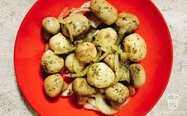 Маринованные шампиньоны с луком — Рецепт с фото