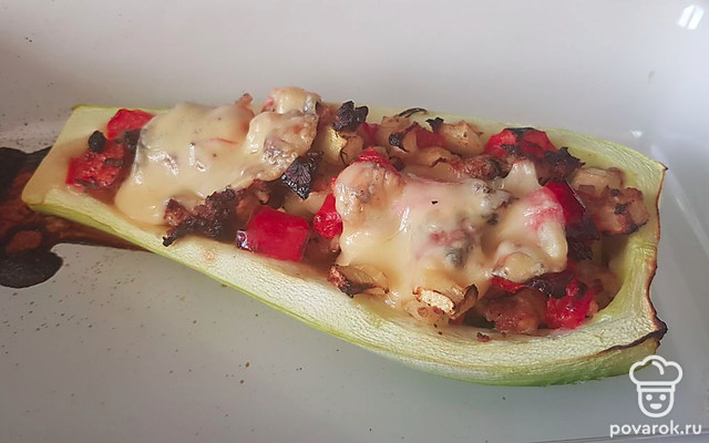 Фаршированный кабачок с овощами и свежей зеленью — Рецепт с фото