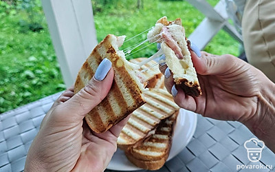 Подавайте бутерброды сразу после приготовления с чашечкой ароматного кофе или чая. 