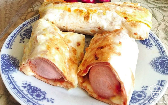 Сосиска с сыром в лаваше — Рецепт с фото