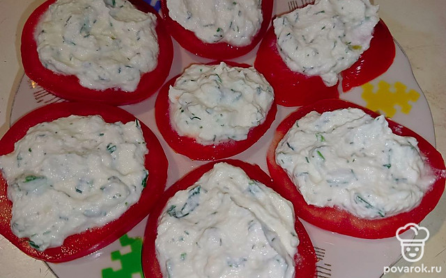 Помидоры с рикоттой и чесноком — Рецепт с фото